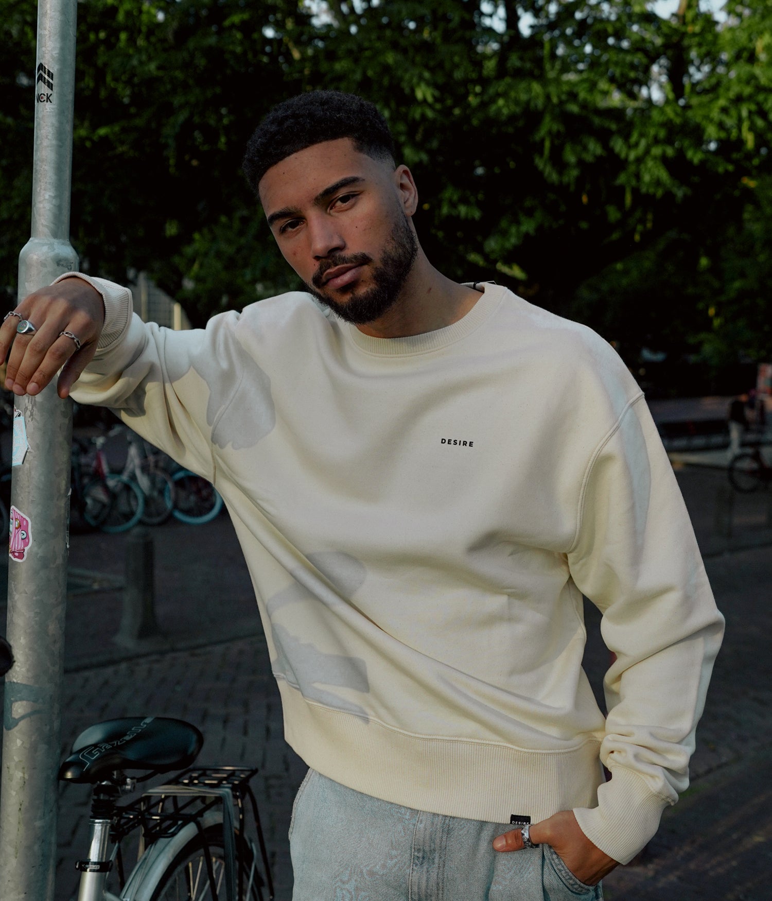 Statement Sweater Beige